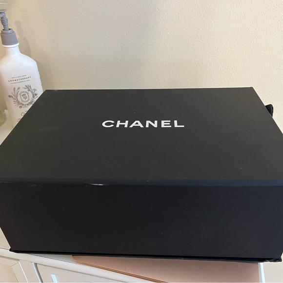 Calfskin Chevron Quilted Medium Chain Boy Flap Black - Picture 14 of 15